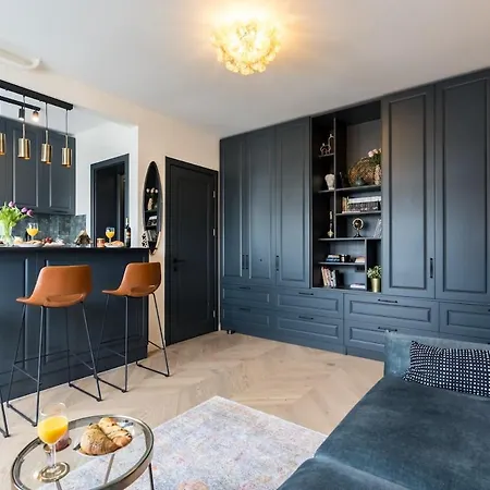 Апартаменти Stylish 1br Cosy Flat - Center *
