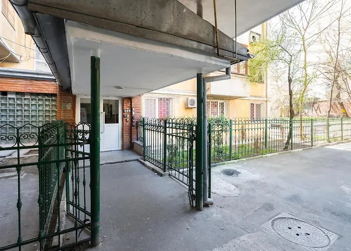 Апартаменти Stylish 1br Cosy Flat - Center *